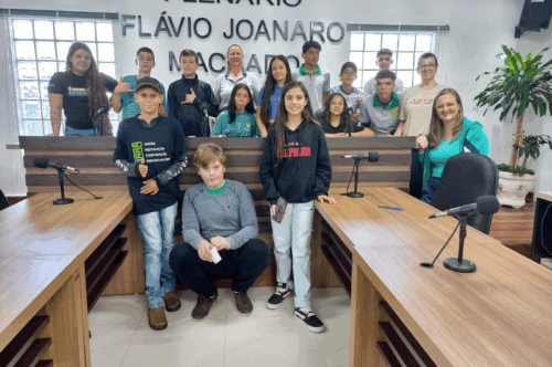 ALUNOS DA EMEF LEONEL DE MOURA BRIZOLA VISITAM A CÂMARA DE VEREADORES DE IBIRAPUITÃ E LEVAM MENSAGEM DE PÁSCOA