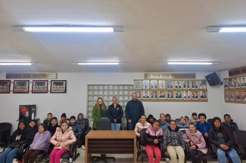ALUNOS DO 6º ANO VISITAM A CÂMARA DE VEREADORES DE IBIRAPUITÃ EM AÇÃO SOBRE EDUCAÇÃO FISCAL