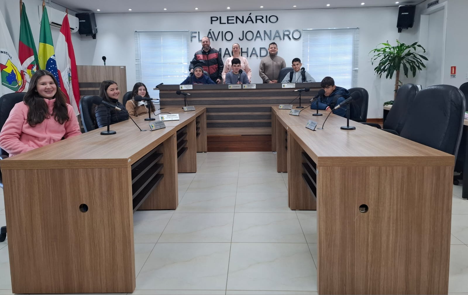 ALUNOS DA ESCOLA ANTÃO CHAVES VISITAM CÂMARA DE VEREADORES DE IBIRAPUITÃ EM AÇÃO SOBRE EDUCAÇÃO FISCAL