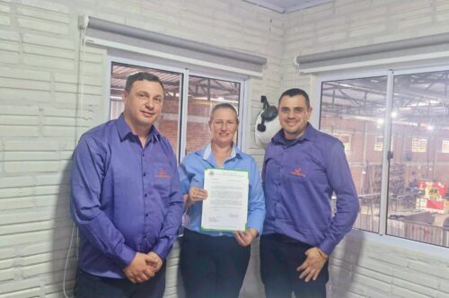 VEREADORA ROBERTA MULLER VISITA A EMPRESA METALÚRGICA NUNES SERRA E DESTACA O PAPEL DAS EMPRESAS NO DESENVOLVIMENTO DE IBIRAPUITÃ